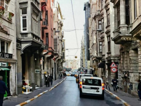 Taksim Square-La Casa Home Concept